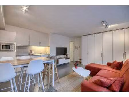 studio lumineux avec coin nuit et terrasse près du zeedij...