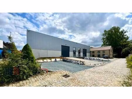 pme nouvellement construite de 334 m² à louer