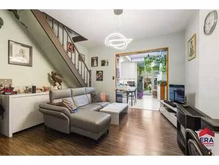 maison avec jardin et potentiellement 3 chambres