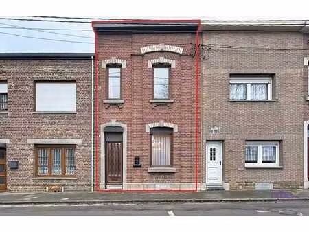 côté vandervelde – maison mitoyenne avec potentiel à ans.