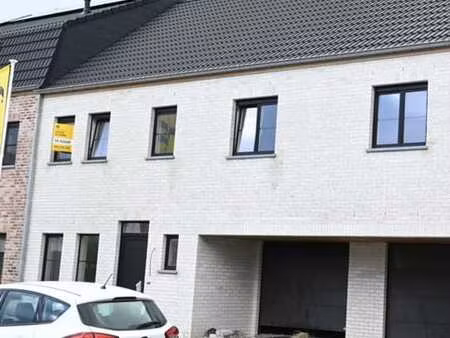 afgewerkte nieuwbouw woning met garage en ruime tuin (opp...