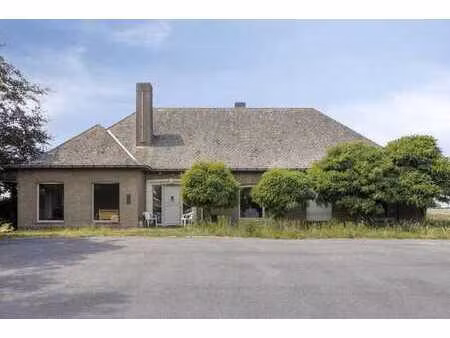 maison mitoyenne avec 3 chambres sur un terrain spacieux à g