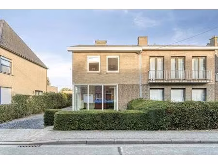 halfopen gezinswoning te koop in bissegem!