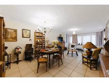 appartement 2 ch + bureau et cour