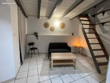 a louer appartement avec mezzanine dans le centre historique de hyeres