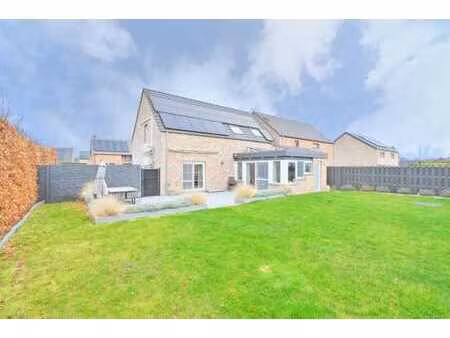 rue du millénaire  une maison cherche une nouvelle famille