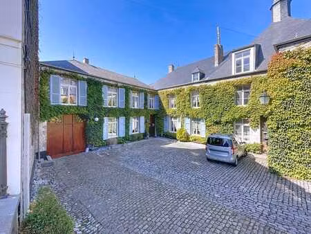 maison historique florennes: spacieuse propriété avec jardin