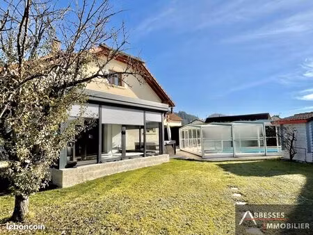 pavillon 6 pièces 180 m²