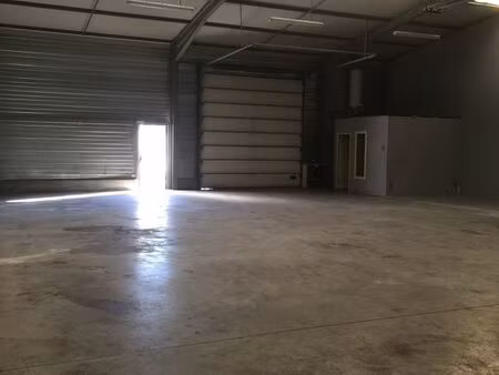 loue hall dépôt atelier