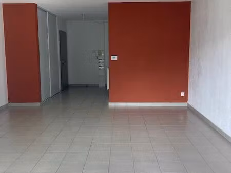 appartement dans immeuble recent tournon sud dans résidence et quartier calme  proche cent
