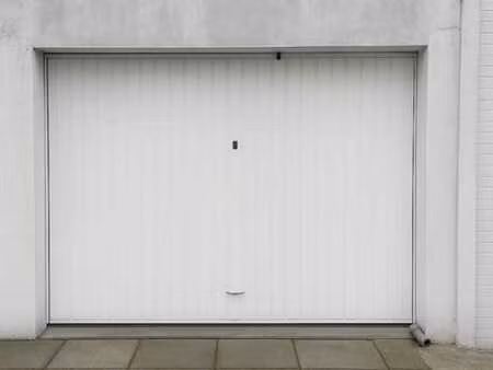 box de garage fermé – quartier démosthène