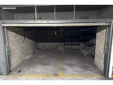 double box fermé et sécurisé – 2 places – parking souterrain – clichy