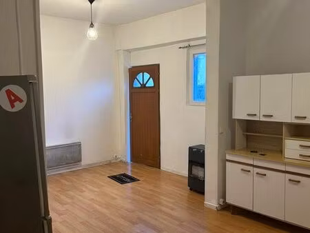loue dans le haut de orgement  appartements un f2 45 m²  donnant sur rue