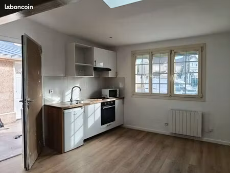 studio meuble avec mezzanine en rdc sur rue