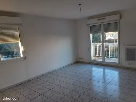 location appartement 3 pieces 67m2 avec piscine et 2 parkings