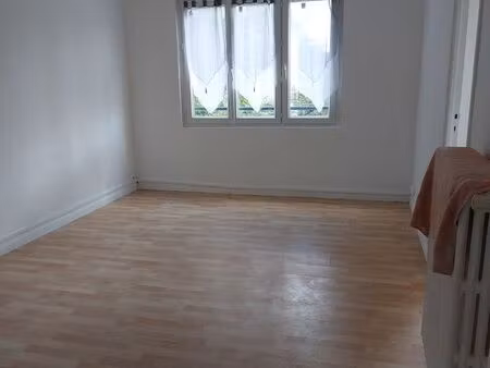 appartement rénové dans résidence verdoyante sécurisée