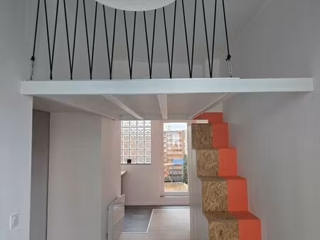 studio 30 m² + mezzanine + terrasse — charges incluses — coeur de ville / 2 min gare
