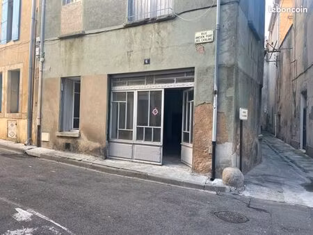 local/garage à 2 pas des barques