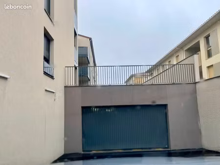 garage neuf et sécurisé à louer/ 30 rue de la république rillieux