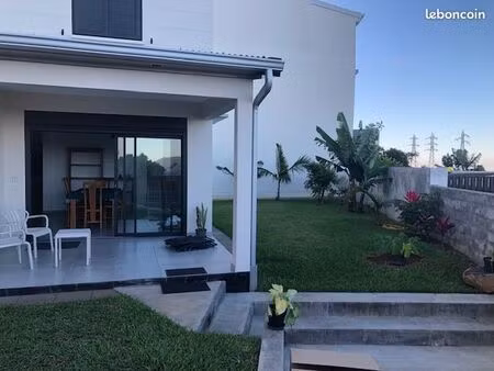 location meublée longue durée - villa f4 récente à bois de nèfles