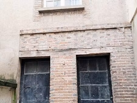 bâtiment à rénover 61m²  fort potentiel + cour et cave - idéal investisseur