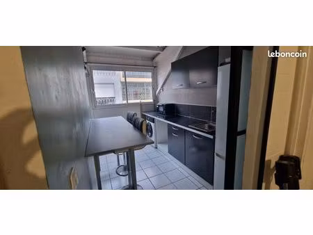 lumineux studio meublé