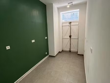 local commercial rue droite