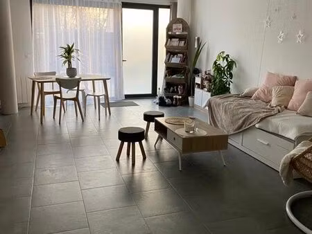 f3 de 76 m² dans ancienne maison d’architecte – terrasse  jardin et 2 parkings