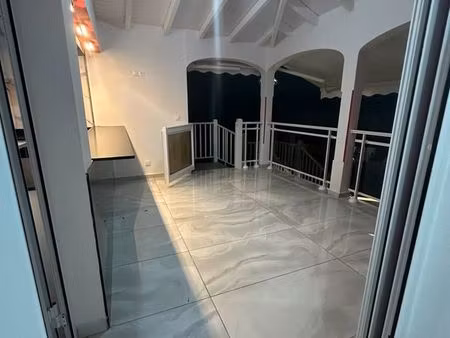 f4 haut de villa non meublé charges comprises