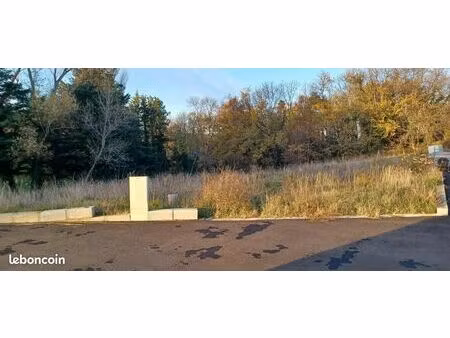 terrain 601 m² lemps