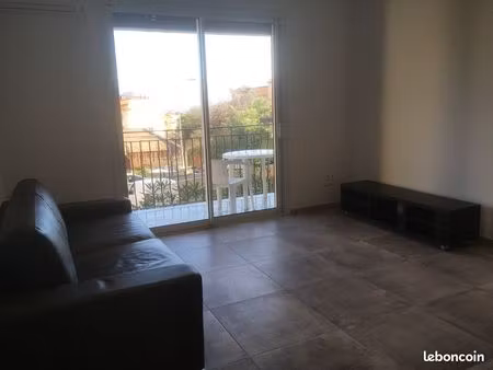 ajaccio - loue studio meublé à l'année - libre au 15 mars