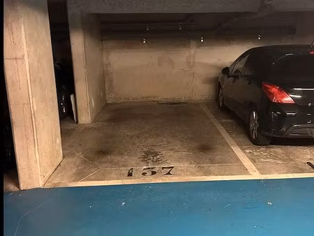 parking avec bip au sous-sol immeuble récent