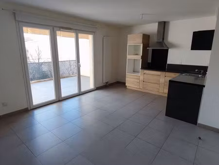 t3 +terrasse+2 garages calme proche centre ville