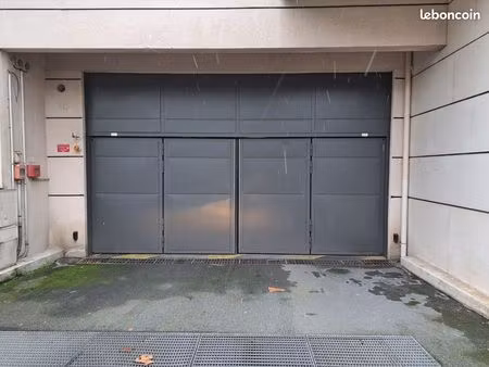 place de parking couverte à courbevoie (10 min défense)