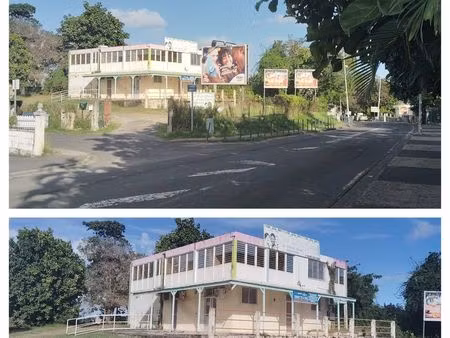 local commercial en zone balnéaire au bourg du gosier de 37 mètres carrés en bail précaire