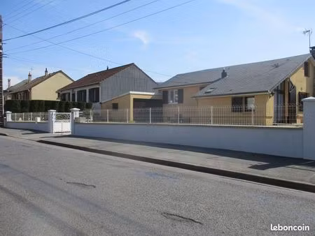 maison de plain pieds avec grand garage  studio et dépendances