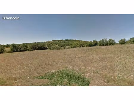 terrain 800 m² montrozier