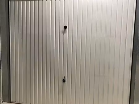 à louer garage fermée accès sécurisé sous sol résidence les agapanthes velaux