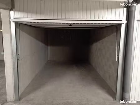 garage / box ferme 13m2 en sous-sol sécurisé vieille chapelle bd des amis