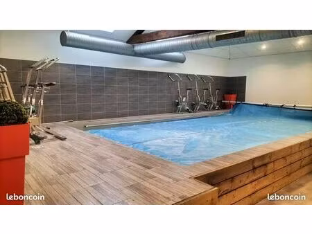 local balneo/aquatique neuf