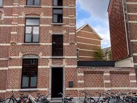 charmante maison mitoyenne dans un quartier calme