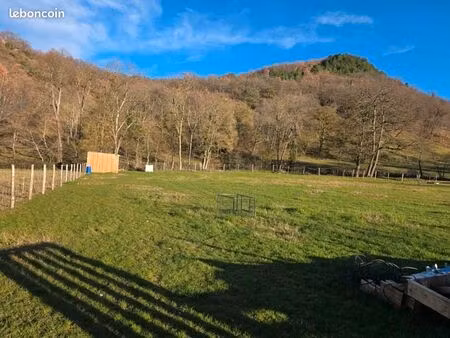 terrain 4 620 m² segura