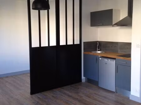 grand studio 34m2 avec coin nuit et place de parking entre angoulême