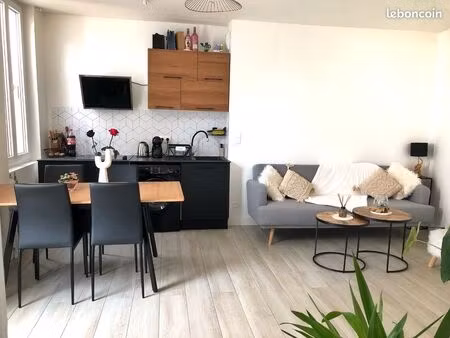 t2 duplex rénové 2022 – non meublé – proche naval group