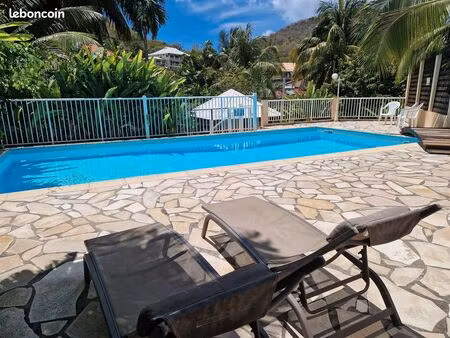 appartement 1 chambre climatisée  balcon donnant sur végétation dans résidence avec piscin