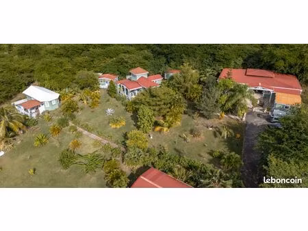 propriete sainte anne- 10 001m² de terrain-vue mer -5 villas-piscines et dépendances