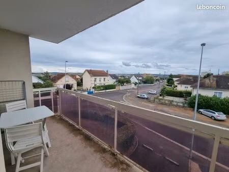 appartement meublé avec balcon et place de parking privative