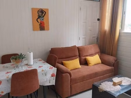 f2 meublé en bas de villa