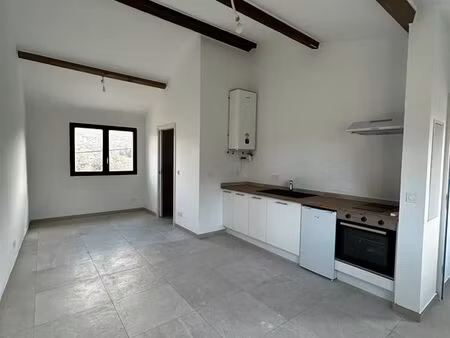 studio rénové - location à l'année