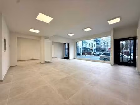 auderghem - surface commerciale - entièrement rénovée